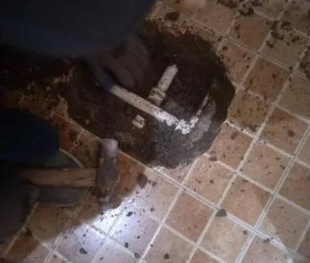秦皇岛卫生间漏水维修公司为您分享下卫生间渗水如何处理及注意事项